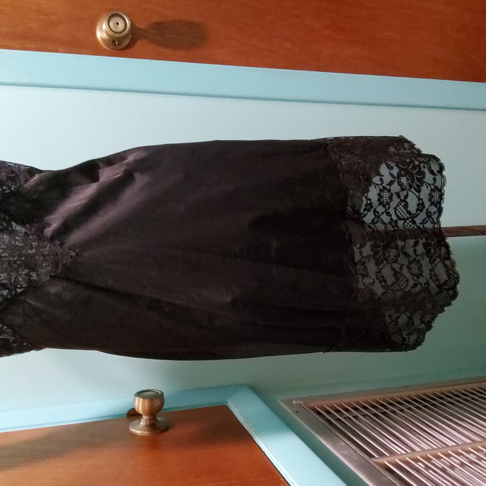 Lacy slip - Picture 5 of 8